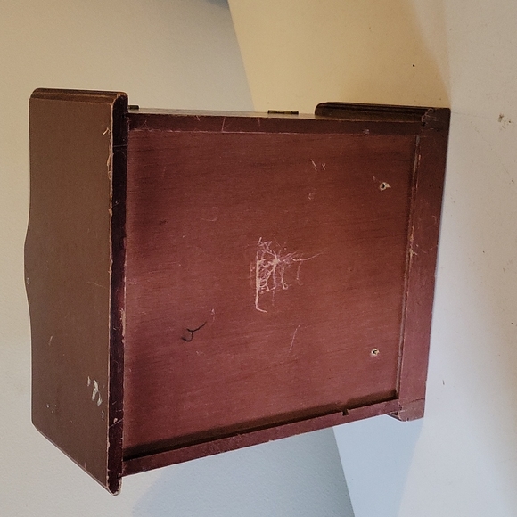 Wooden Jewelry holder with glass door - Picture 6 of 9